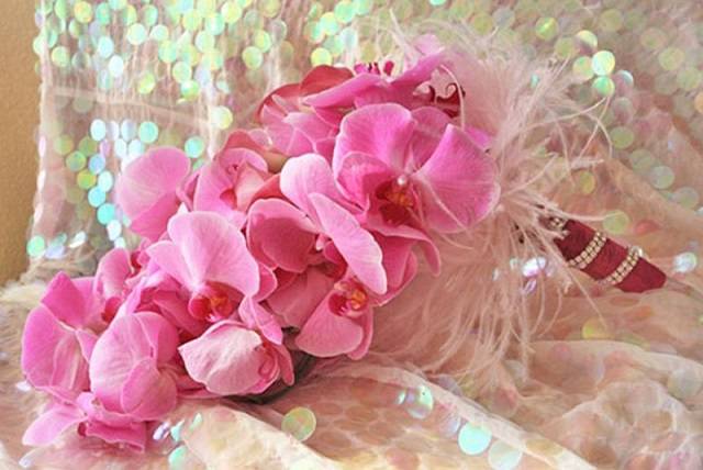 Bó Hoa Cưới Lan Hồ Điệp Cầm Tay Cô Dâu Dạng Dài Sang Trọng Và Thanh Lịch Bó Hoa Cưới Lan Hồ Điệp Cầm Tay Cô Dâu Dạng Dài Sang Trọng Và Thanh Lịch